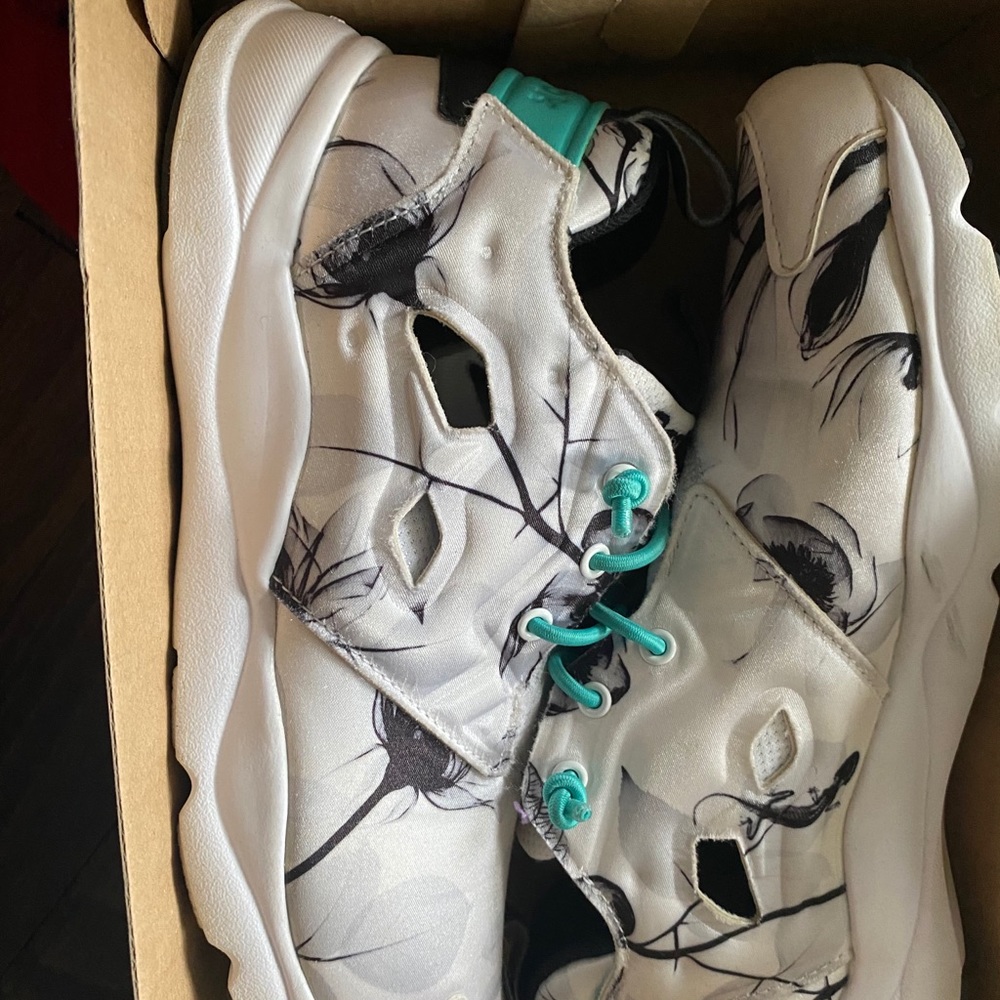 Women’s Reebok sneakers